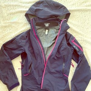Like New Arc’teryx Navy Shell with Gore-Tex